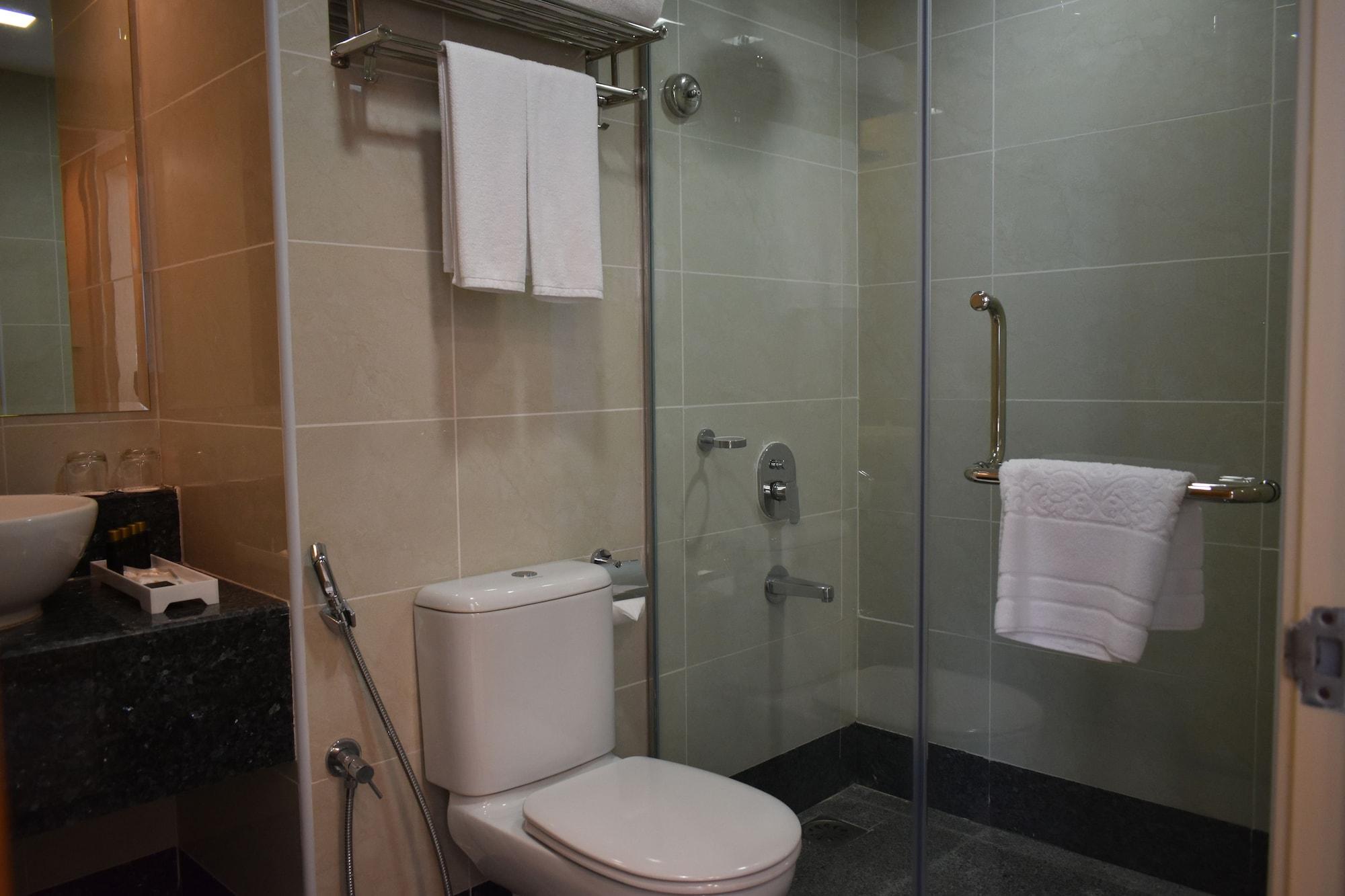 Tenera Hotel Банги Екстериор снимка Bathroom with shower enclosure