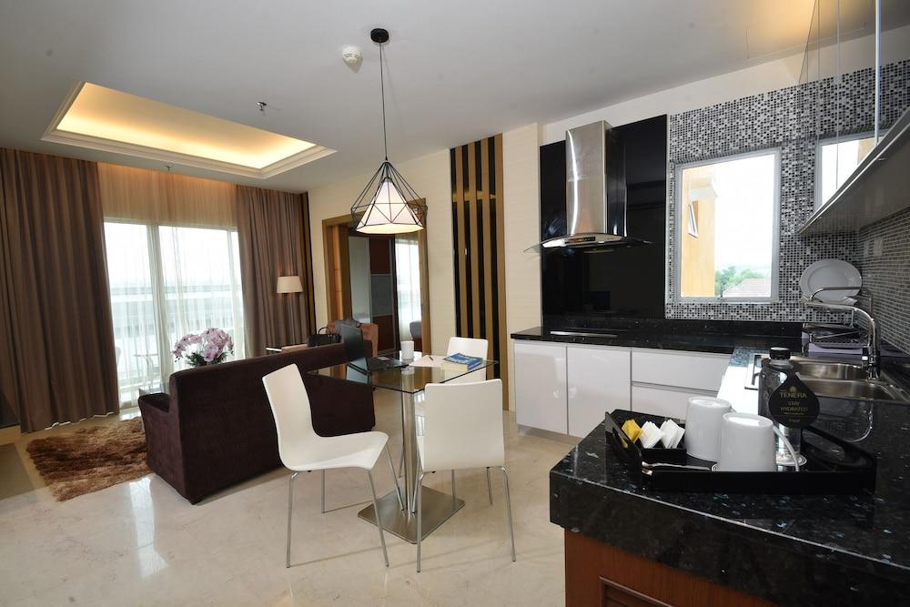 Tenera Hotel Банги Екстериор снимка A 3D rendering of a kitchen and dining room