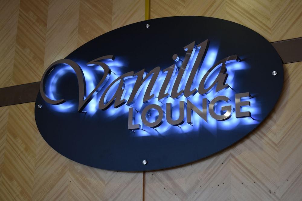 Tenera Hotel Банги Екстериор снимка Vanilla Lounge logo