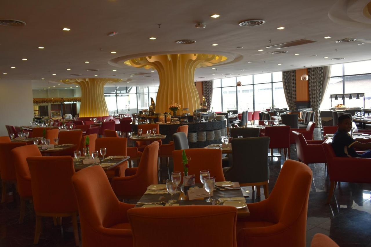 Tenera Hotel Банги Екстериор снимка The restaurant